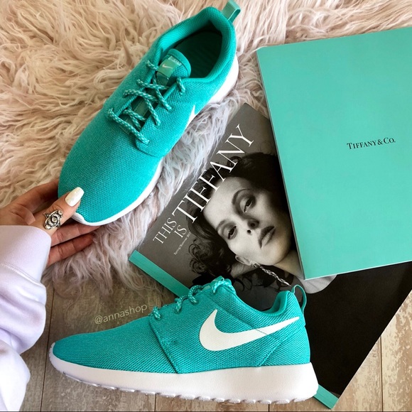 Nike Shoes - NWT Nike teal Roshe